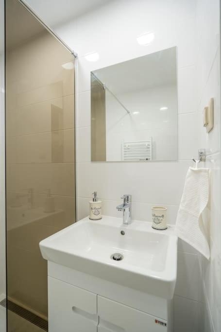 Top Location Central New & Spacious 3 Bdr Apt Medical Academy София Экстерьер фото