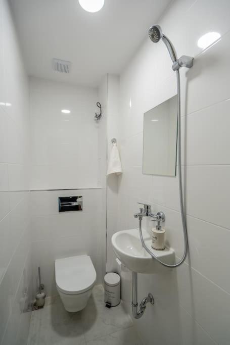 Top Location Central New & Spacious 3 Bdr Apt Medical Academy София Экстерьер фото